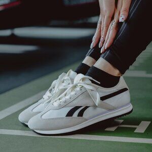 NEW REEBOK Suede Fiori Retro Sneakers for women in Chalk/black 7254mj2